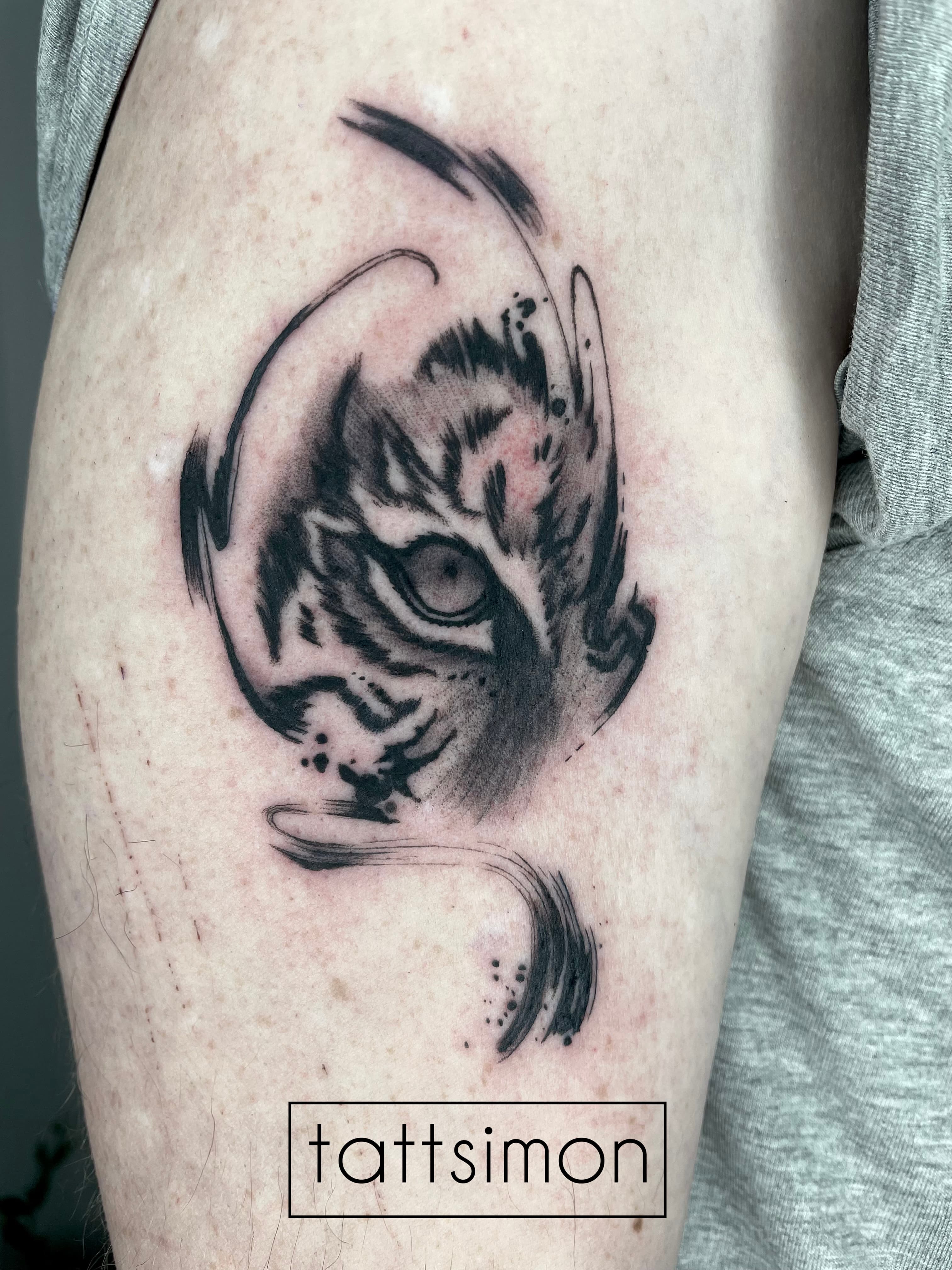 Abstraktes Tattoo von Tattsimon